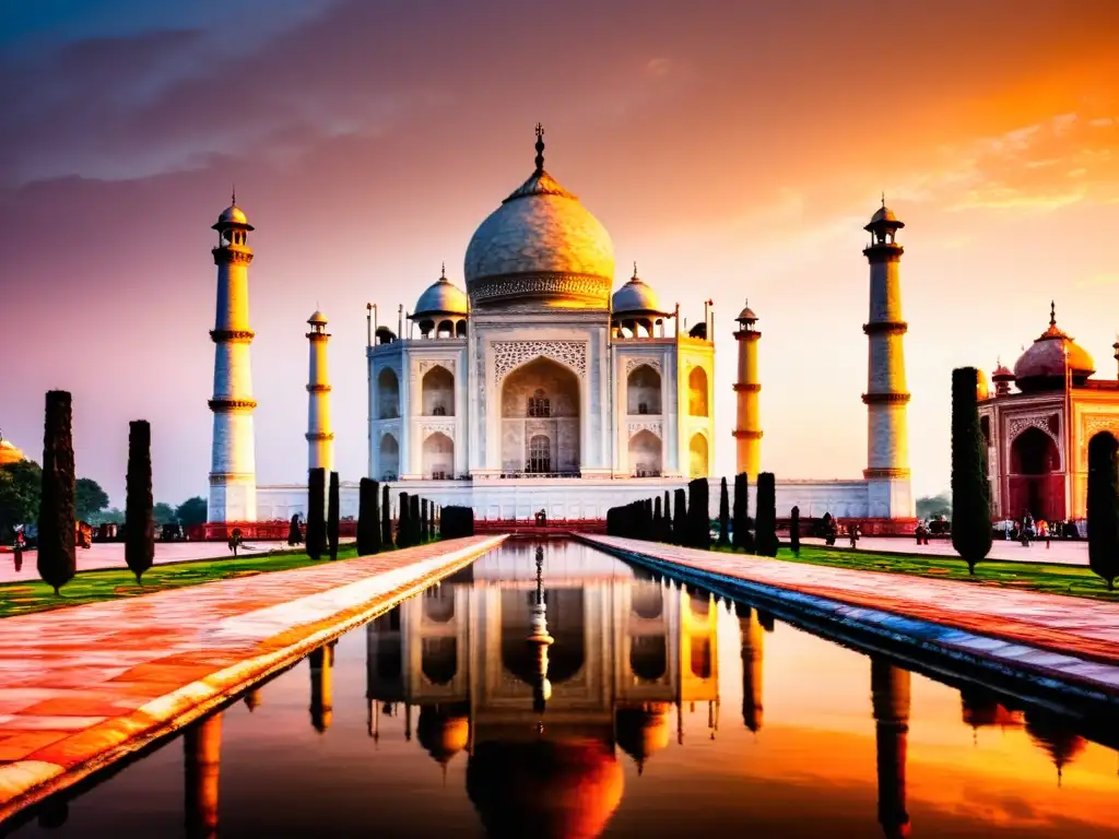 El Taj Mahal se baña en la cálida luz del atardecer, reflejándose en el agua, mostrando su belleza y significado histórico