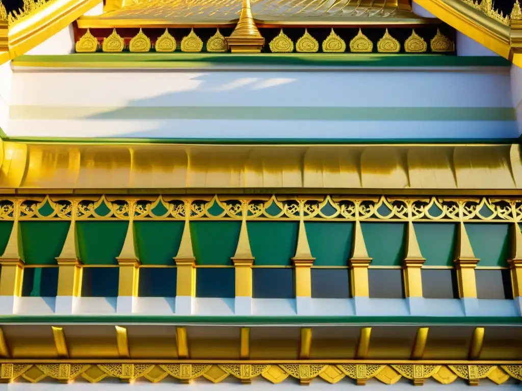 Detalle de la simetría en arquitectura asiática: patrones dorados y sombras dinámicas en la Pagoda Shwedagon, Yangón, Myanmar