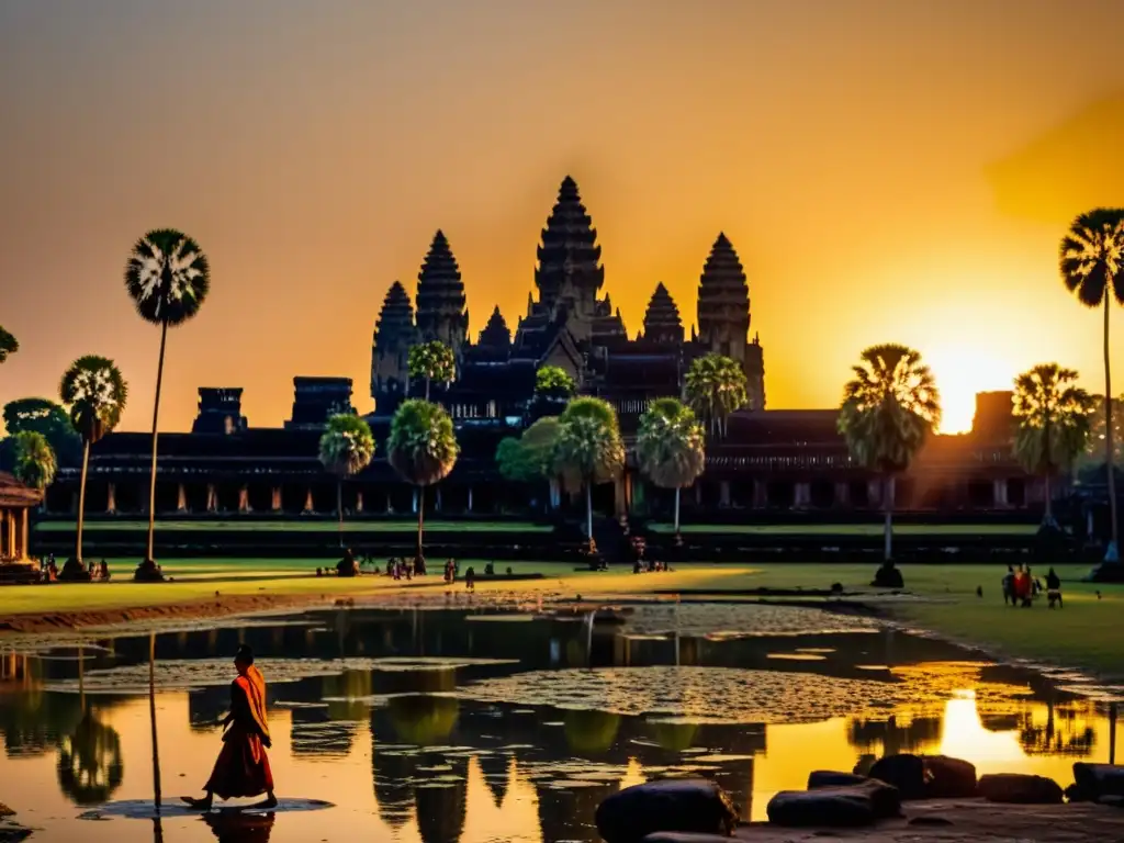 Espectacular puesta de sol sobre Angkor Wat, con detalles de piedra y turistas