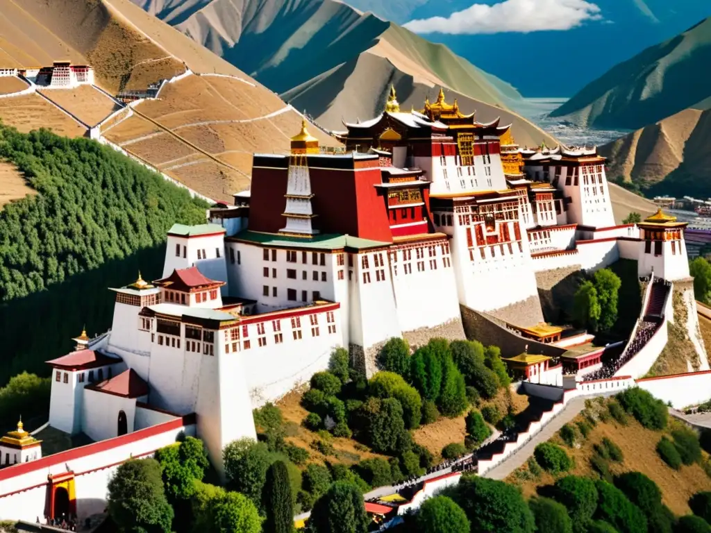 Glorioso Potala Palace en Lhasa, Tibet, con monjes y peregrinos