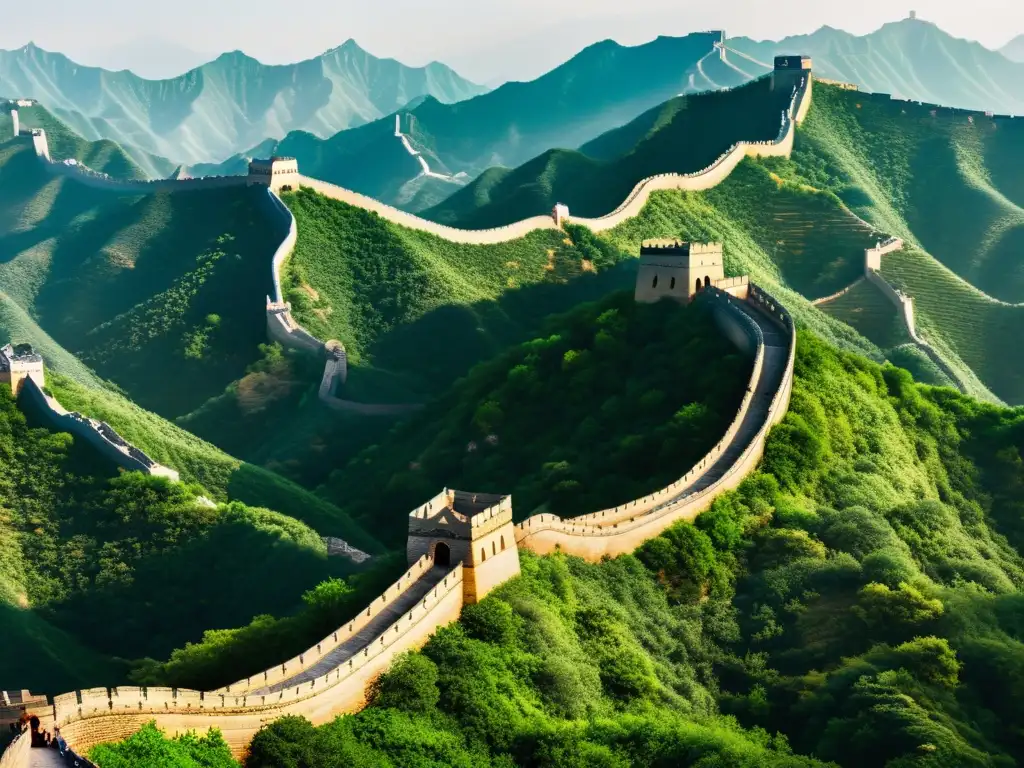 La Gran Muralla China se extiende sobre las montañas, testamento de la transformación de China durante invasiones bárbaras