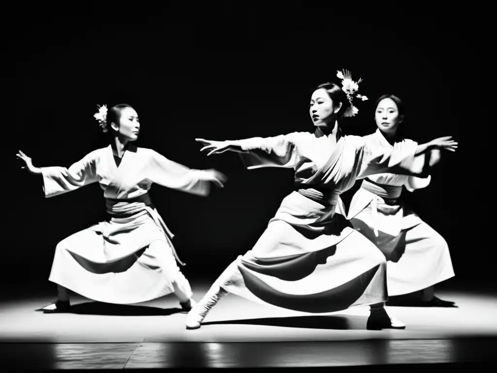 Grupo de artistas asiáticos en trajes tradicionales, realizando una potente actuación en un escenario tenue