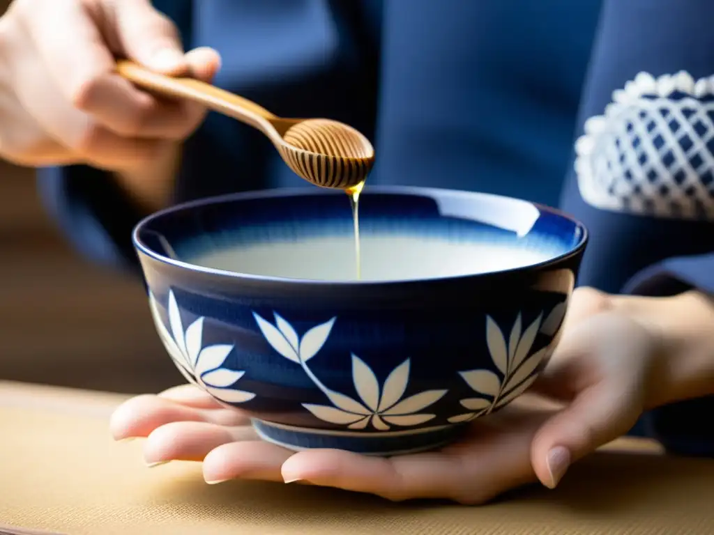 Una hermosa chawan japonesa en manos de un maestro del té, mostrando la belleza funcional en cerámica asiática