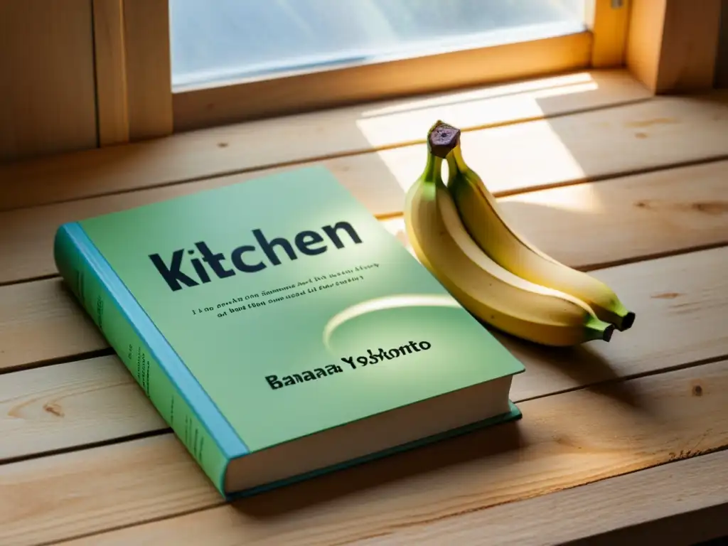 Una imagen de cerca de un ejemplar de 'Kitchen' de Banana Yoshimoto, contribución literatura japonesa