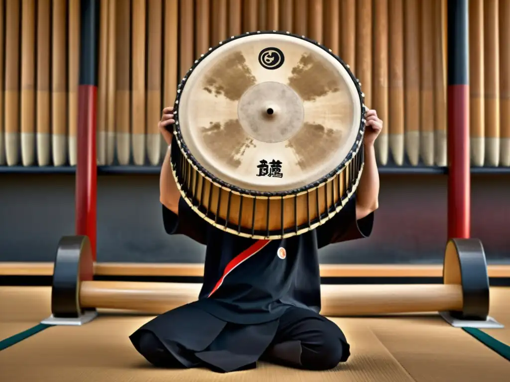 Un músico experto toca con pasión un taiko japonés, resaltando su energía y tradición cultural