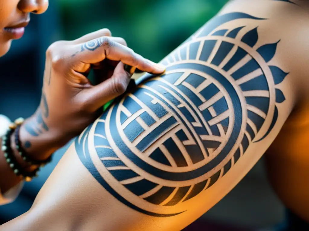 Un tatuador tribal asiático realiza un tatuaje significativo con calma y concentración, resaltando la medicina tribal asiática