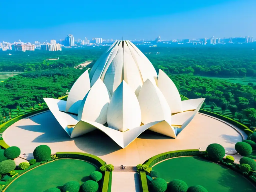 Vista aérea asombrosa del Templo del Loto en Nueva Delhi, India, simetría en arquitectura asiática, mármol blanco y exuberante vegetación