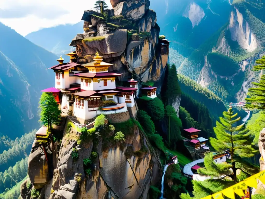 Vista impresionante del remoto Monasterio Taktshang, conocido como el Nido del Tigre, en el Valle de Paro, Bhután