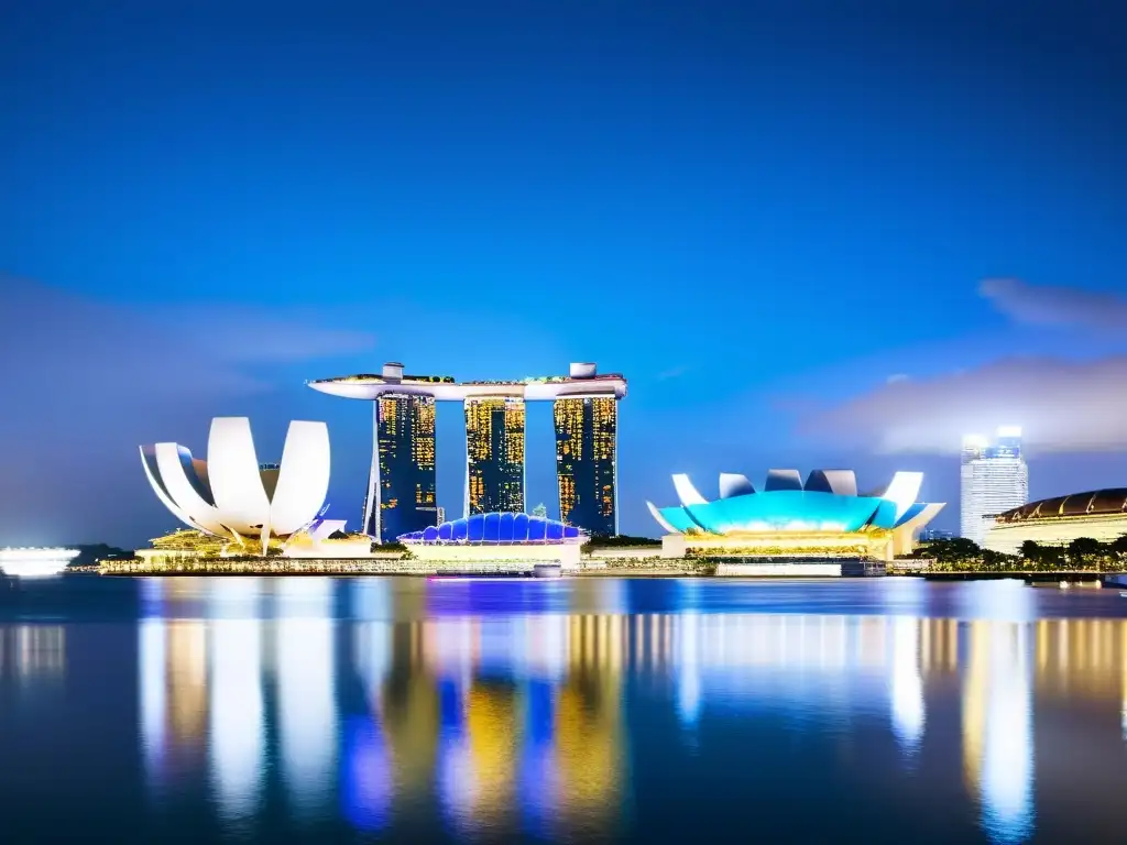 Vista nocturna de Singapur con Marina Bay Sands, reflejado en la bahía