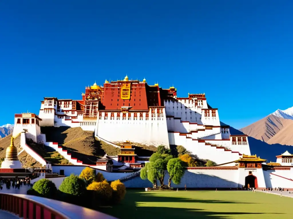 Vista panorámica del Palacio Potala en Lhasa, Tíbet, con poder espiritual lamaísmo Tíbet histórico